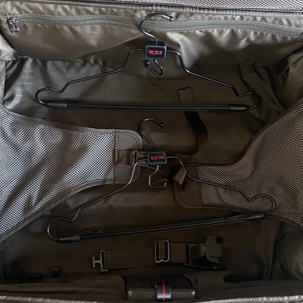 TUMI Short Trip Expandable Navy Spinner Luggage with Telescopic handle - Picture 13 of 15